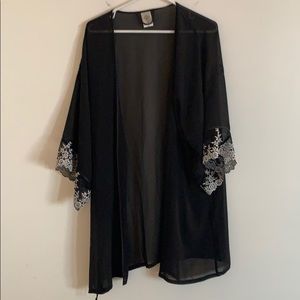 Kimono with sleeve detail
